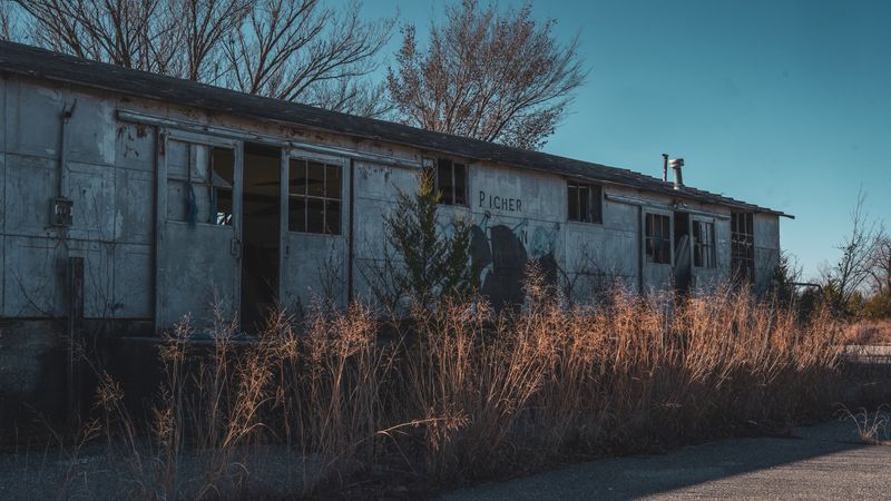 This Abandoned Oklahoma Town Makes Even Locals Nervous - Decor Hint Toxic Mountains Called Chat