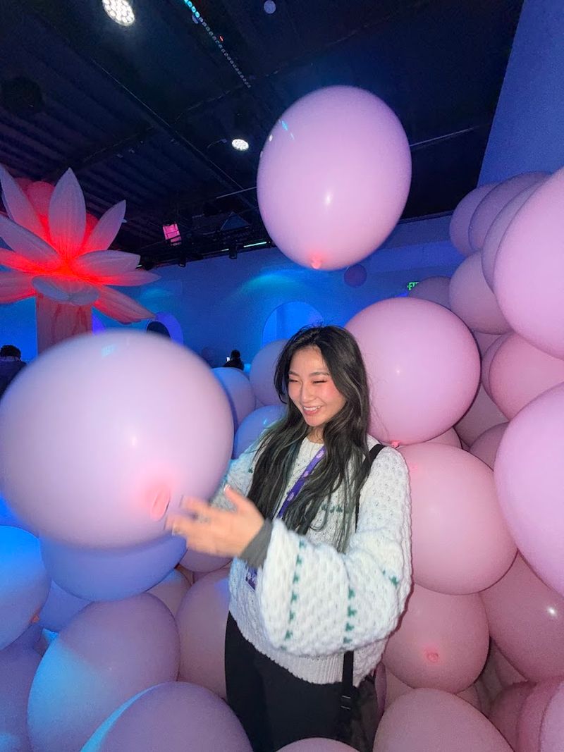 This Dreamy Bubble Planet Is The Perfect Alternative To Celebrate Women's Day With The Friends - Decor Hint Balloon Getaway Adds A Touch Of Whimsy To The Journey