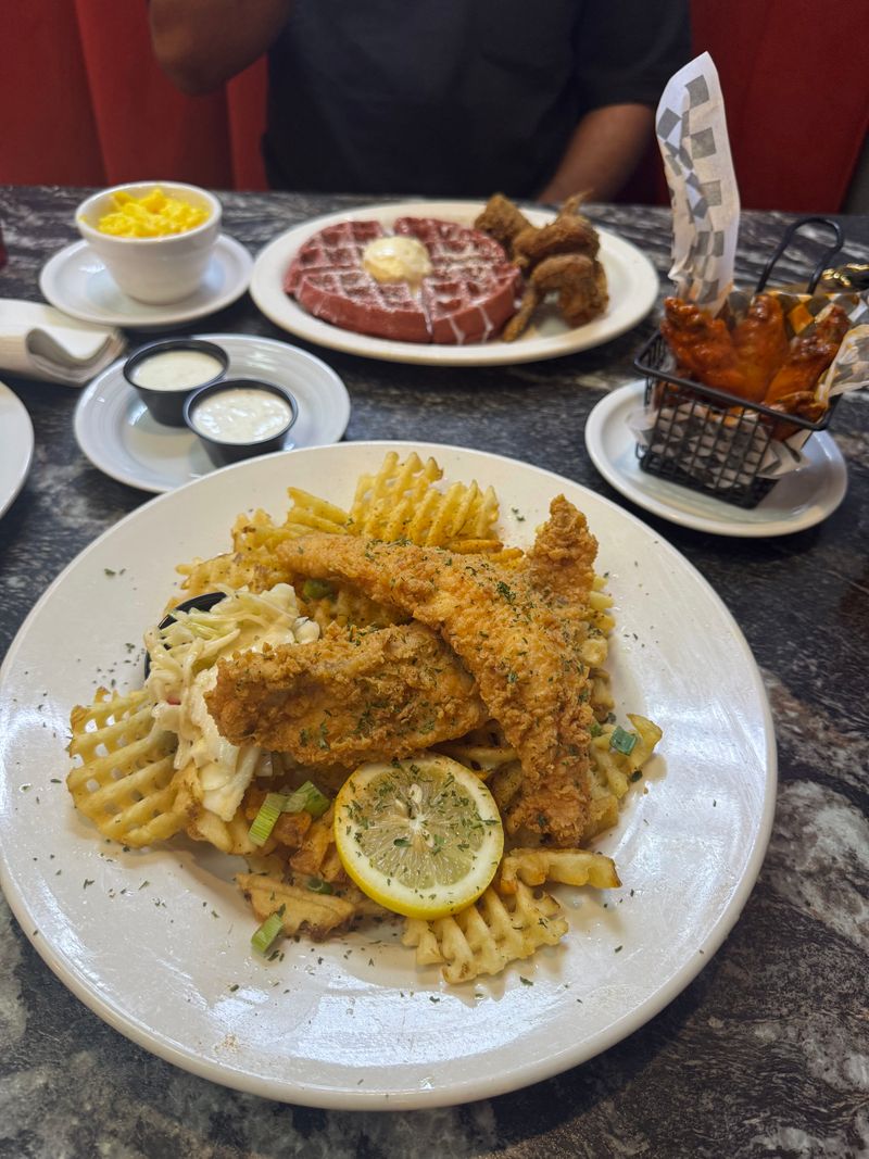 This Georgia Chicken & Waffles Spot Serves Fried Chicken Worth Obsessing Over - Decor Hint Weekend Brunch Crowds