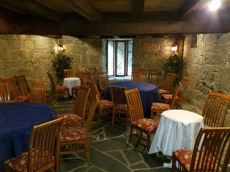 Queen's Chambers For Intimate Gatherings