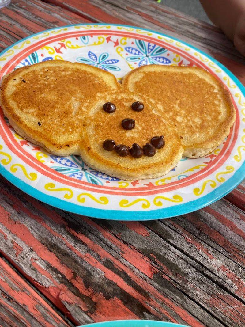 People Line Up At This North Carolina Coastal Eatery Every Weekend For Comfort Food - Decor Hint Mickey Mouse Pancakes For Kids