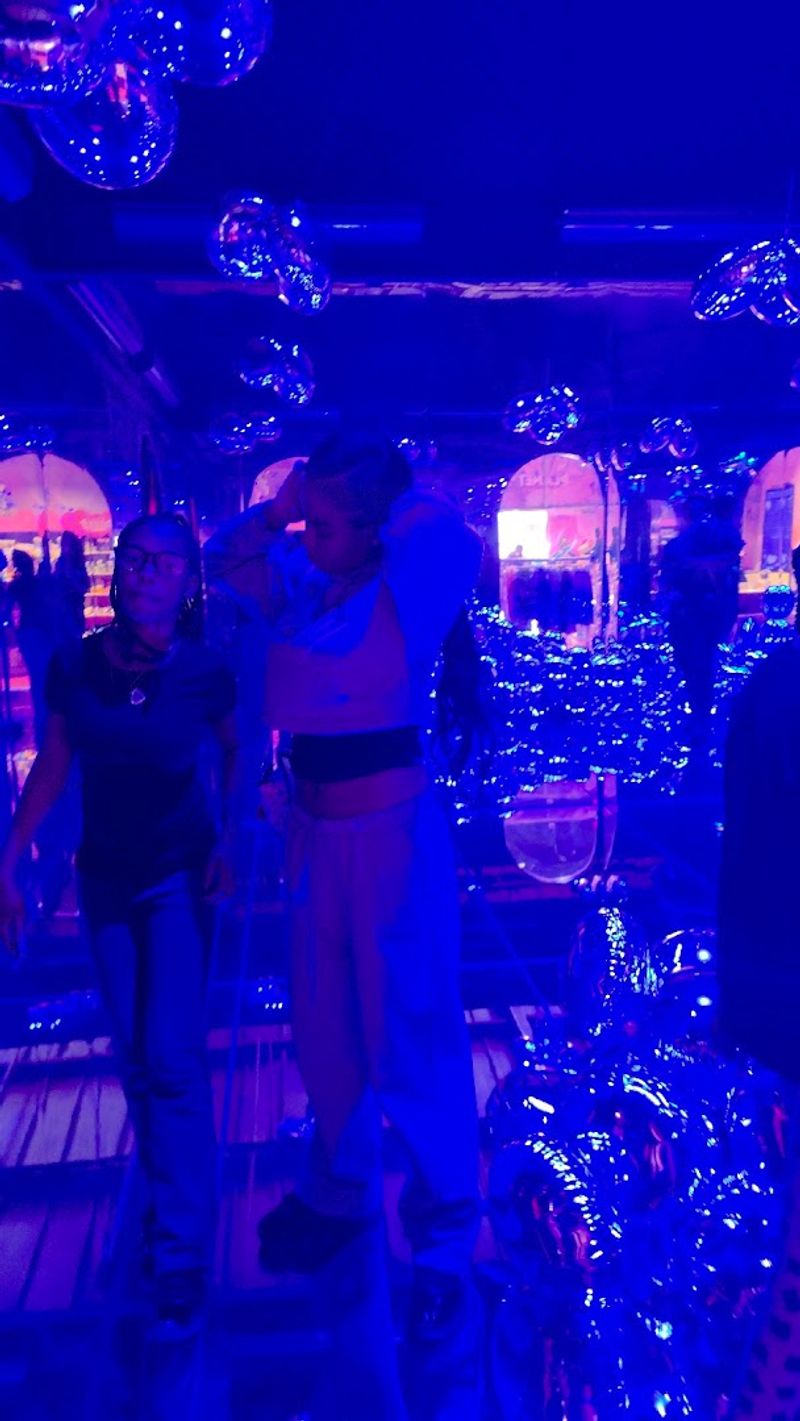 This Dreamy Bubble Planet Is The Perfect Alternative To Celebrate Women's Day With The Friends - Decor Hint The LED Room Brings A Completely Different Kind Of Energy