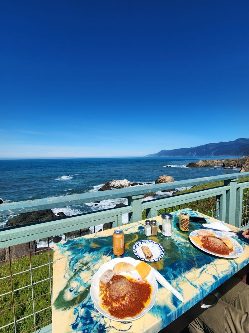 These 13 Remote California Restaurants Are The Reason People Plan Entire Drives Around Dinner - Decor Hint Black Sands Bistro (Whitethorn)