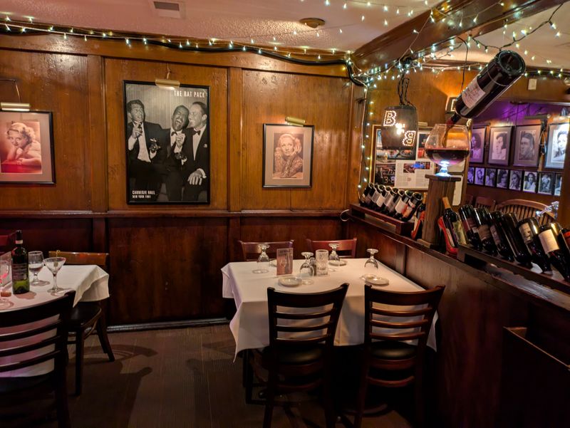 The Classic Old School Atmosphere That Transports You