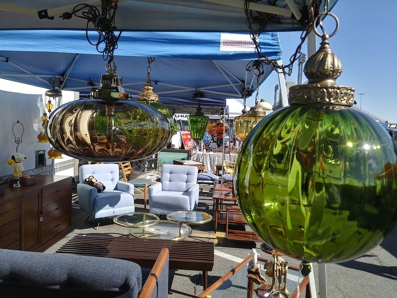 This 20-Acre Southern California Antiques Market Is Packed With 800+ Vendors - Decor Hint Vendors Offer Mid-Century Furniture And Home Décor