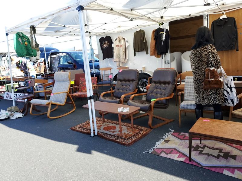 This 20-Acre Southern California Antiques Market Is Packed With 800+ Vendors - Decor Hint Early Admission Starts At 6:00 AM