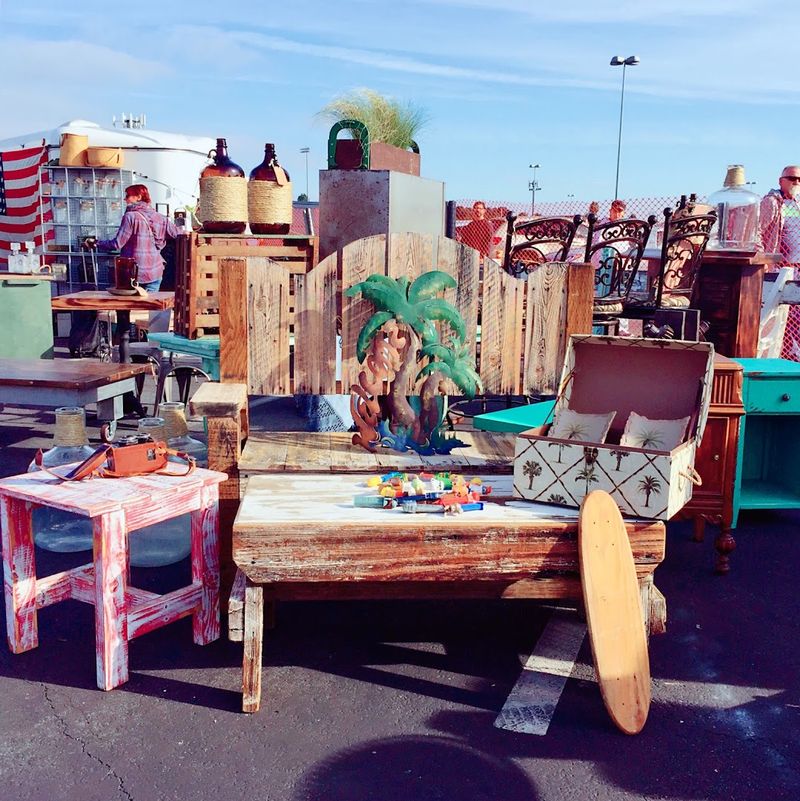 This 20-Acre Southern California Antiques Market Is Packed With 800+ Vendors - Decor Hint More Than 800 Vendors Gather Monthly