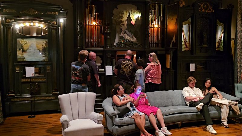 This Often-Missed California Automobile Museum Houses More Than 250 Classic And Vintage Cars - Decor Hint Guided Tours Provide In-Depth Educational Experiences