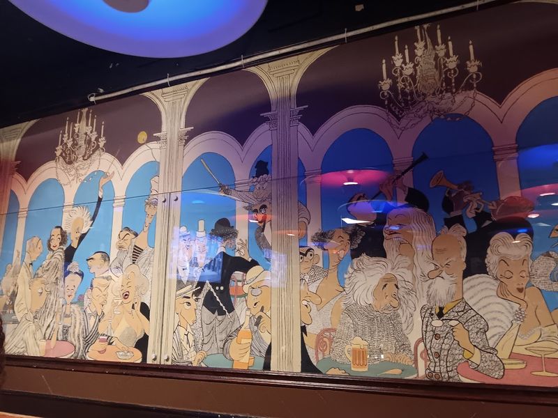 This Tiny Hollywood Dive Bar In California Is Weird In The Best Possible Way - Decor Hint Late Nights That Blur Into Stories