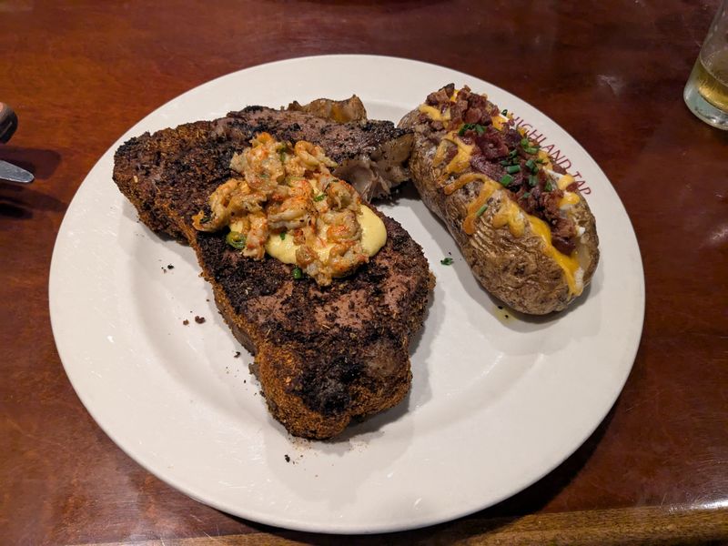 The Prime Rib That Turned This Georgia Steakhouse Into A Legend - Decor Hint The Legendary Prime Rib