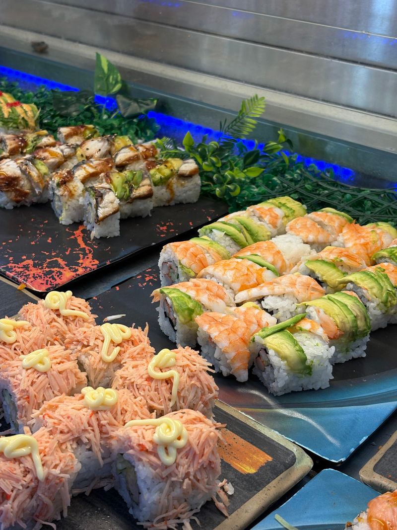Regulars Always Beat The Rush Always At This Texas Seafood Buffet - Decor Hint Stepping Back Into The Afternoon