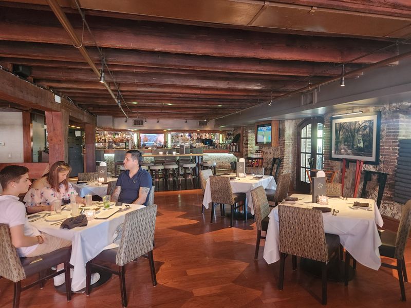 The Chart House Restaurant – Savannah Riverfront