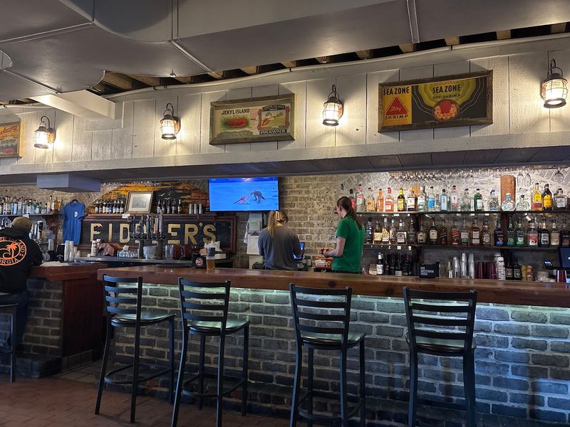 Fiddler's Crab House & Oyster Bar — Savannah