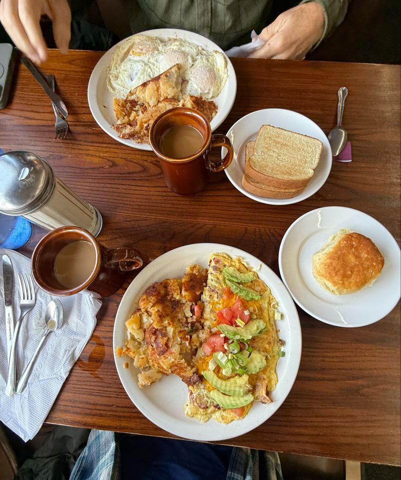 This North Carolina Tiny Restaurant Is A Must-Visit For Breakfast Omelets This Month - Decor Hint Vegetable Omelet Proves Meatless Can Mean Flavorful