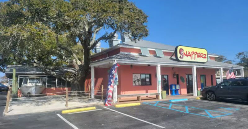 These North Carolina Local Seafood Joints Are Full Every Day Without Ads