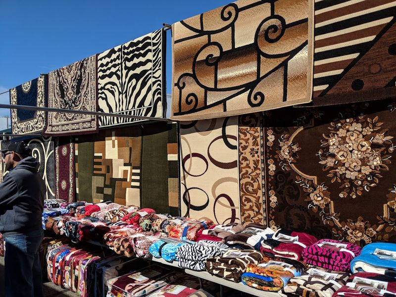 This 15-Acre California Flea Market Will Make You Want To Stay All Day - Decor Hint Over 400 Vendors Spread Across 15 Acres