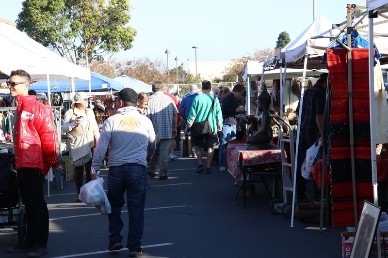 This 20-Acre Southern California Antiques Market Is Packed With 800+ Vendors - Decor Hint The Market Spans Over 20 Acres Of Space