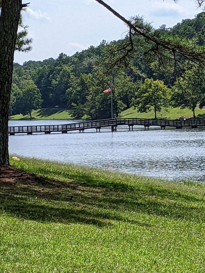 Peaceful Lake Locations For Family Fun