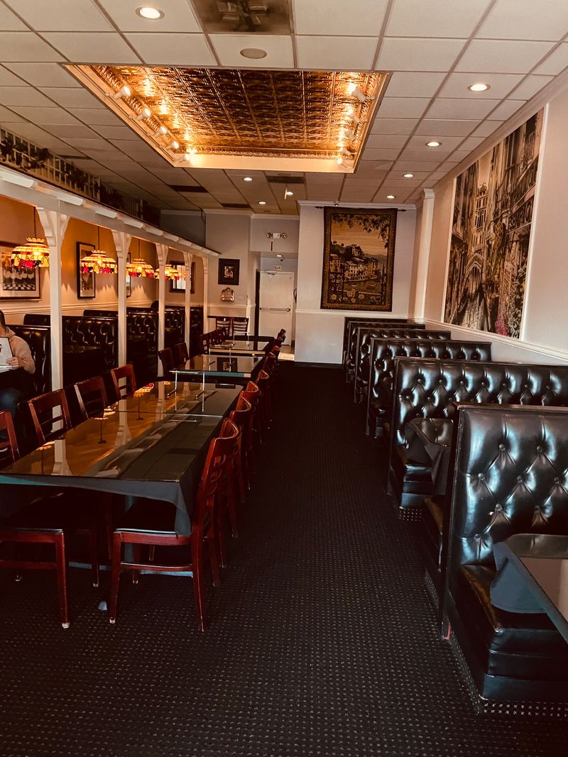 This California Pizza Parlor Serves Lasagna Worth Driving Miles For - Decor Hint Over Six Decades Of Family Tradition