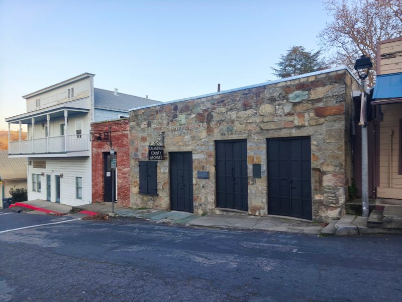 Historic Gold Rush Setting Creates Romantic Atmosphere