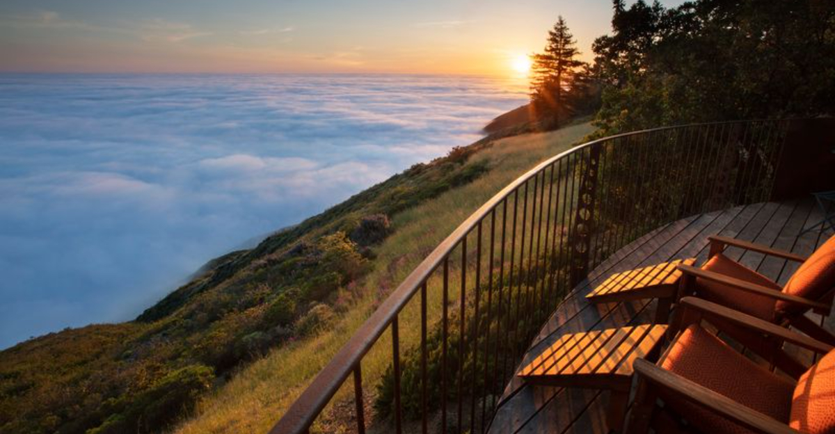 This Cliffside California Getaway Makes Sleeping Above The Pacific A Reality On Valentines Day - Decor Hint