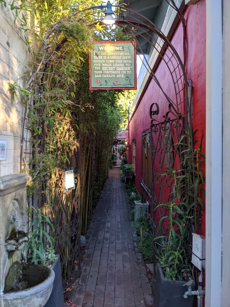 No Street Numbers Appear On Buildings