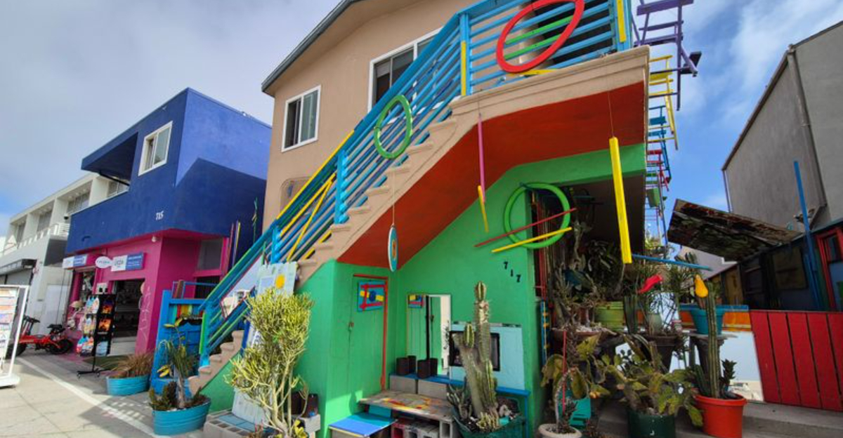 This Funky California Art Neighborhood Feels Straight Out Of A Dream - Decor Hint