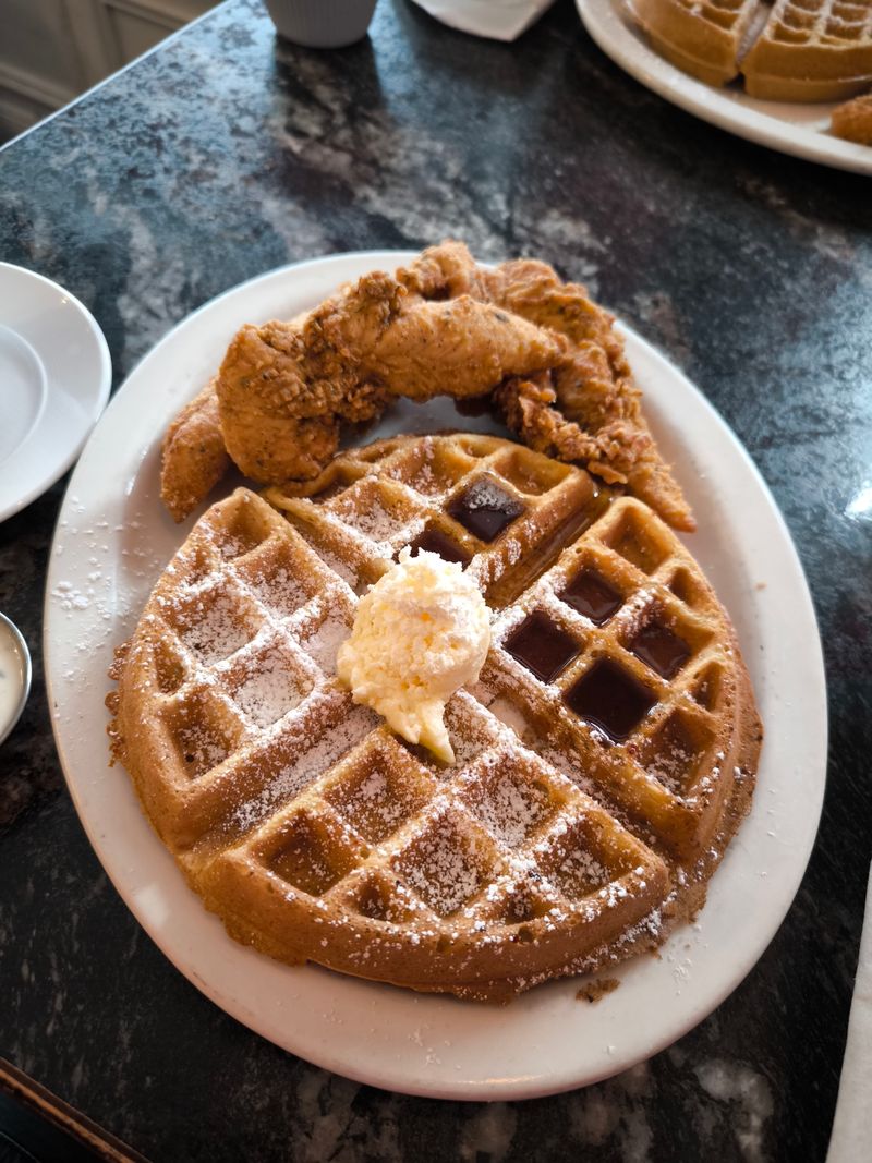 This Georgia Chicken & Waffles Spot Serves Fried Chicken Worth Obsessing Over - Decor Hint The Signature Chicken & Waffles Combo
