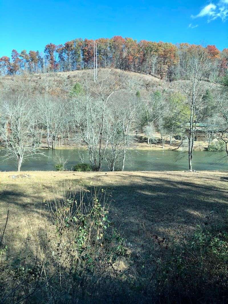 This Historic Train Ride The Blue Ridge Scenic Railway Georgia Is A 2026 Must-Do - Decor Hint Stunning Scenery Along the Toccoa River