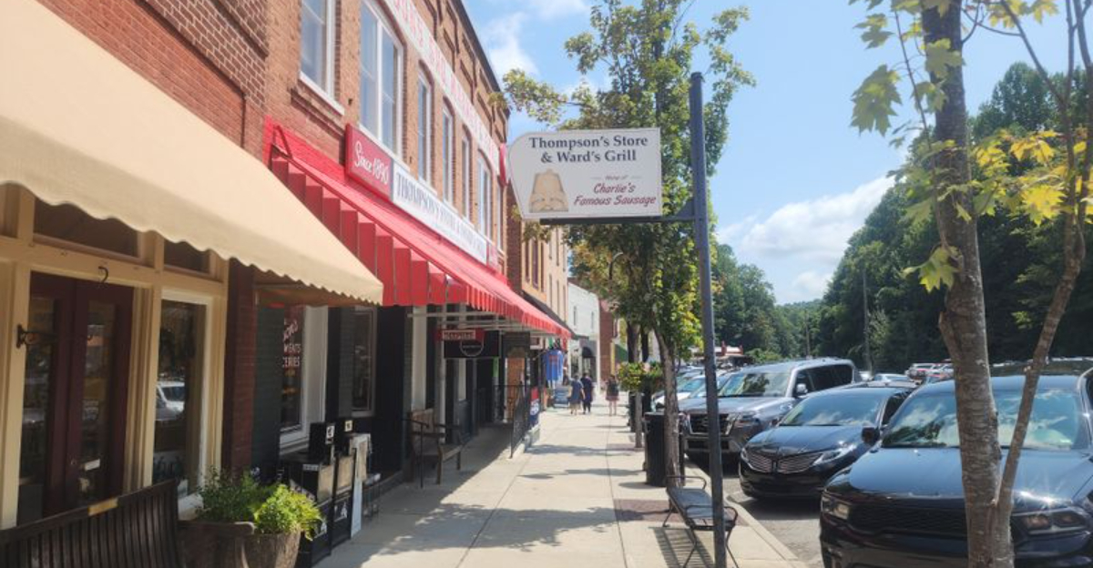 This Mountain Town In North Carolina Quietly Crafted One Of The Best Food Scenes Around - Decor Hint