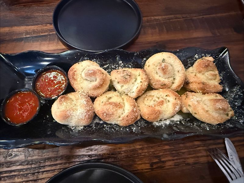 This North Carolina Italian Restaurant's Pasta Is Seriously Next Level - Decor Hint Garlic Knots That Deserve Their Own Fan Club