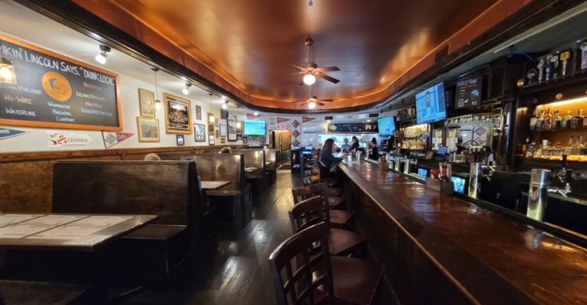 This North Carolina Restaurant Is Quietly Celebrated For Its Onion Rings - Decor Hint