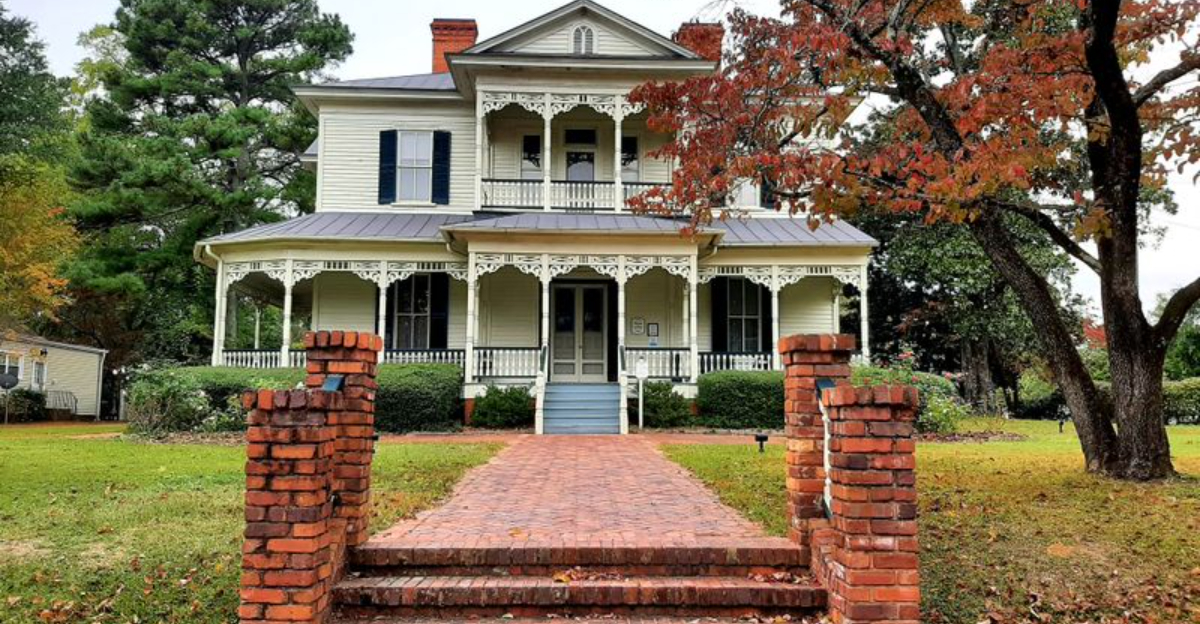 This North Carolina Victorian Mansion Is A Timeless Piece Of Fayetteville - Decor Hint
