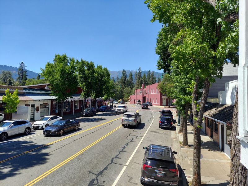 This Northern California Town Blends Gold Rush History With Cozy Cafés And Small-Town Charm - Decor Hint Gold Rush Beginnings Shaped The Town Layout