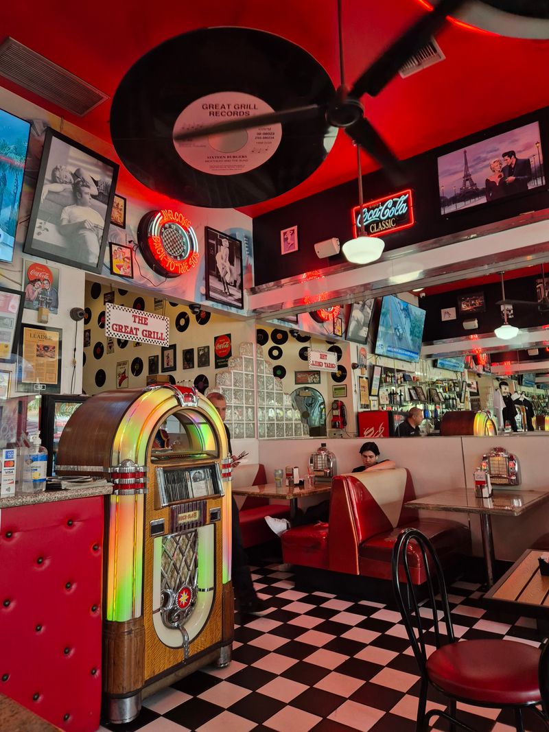 Authentic 1950s Ambiance That Transports Guests Back In Time