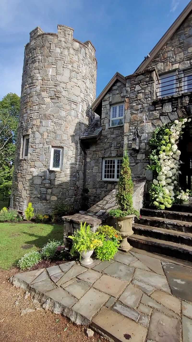 This Secret Castle In North Carolina Brings Medieval Magic To Life - Decor Hint Authentic Scottish Architecture That Transports You Across The Atlantic