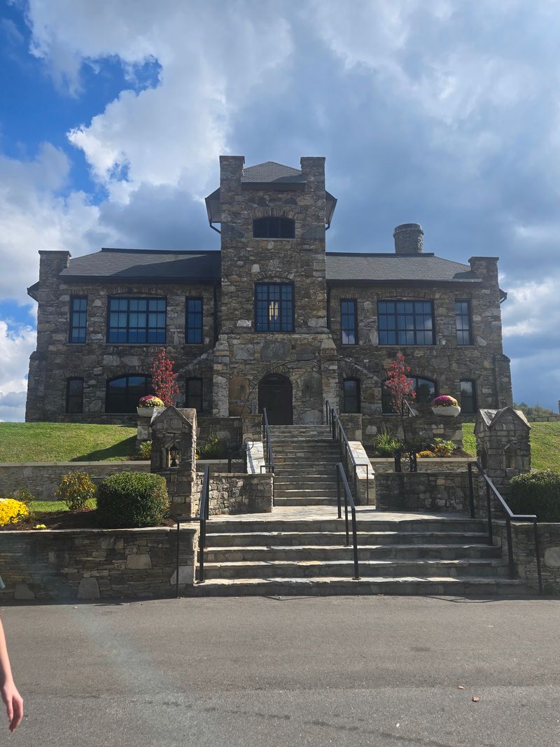 This Spellbinding College In North Carolina Looks Just Like Hogwarts - Decor Hint Native Stone Architecture That Transports You