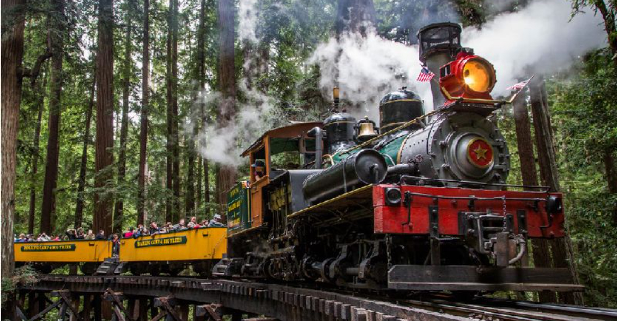 This Vintage Train Ride Through California Feels Like Traveling Back In Time - Decor Hint