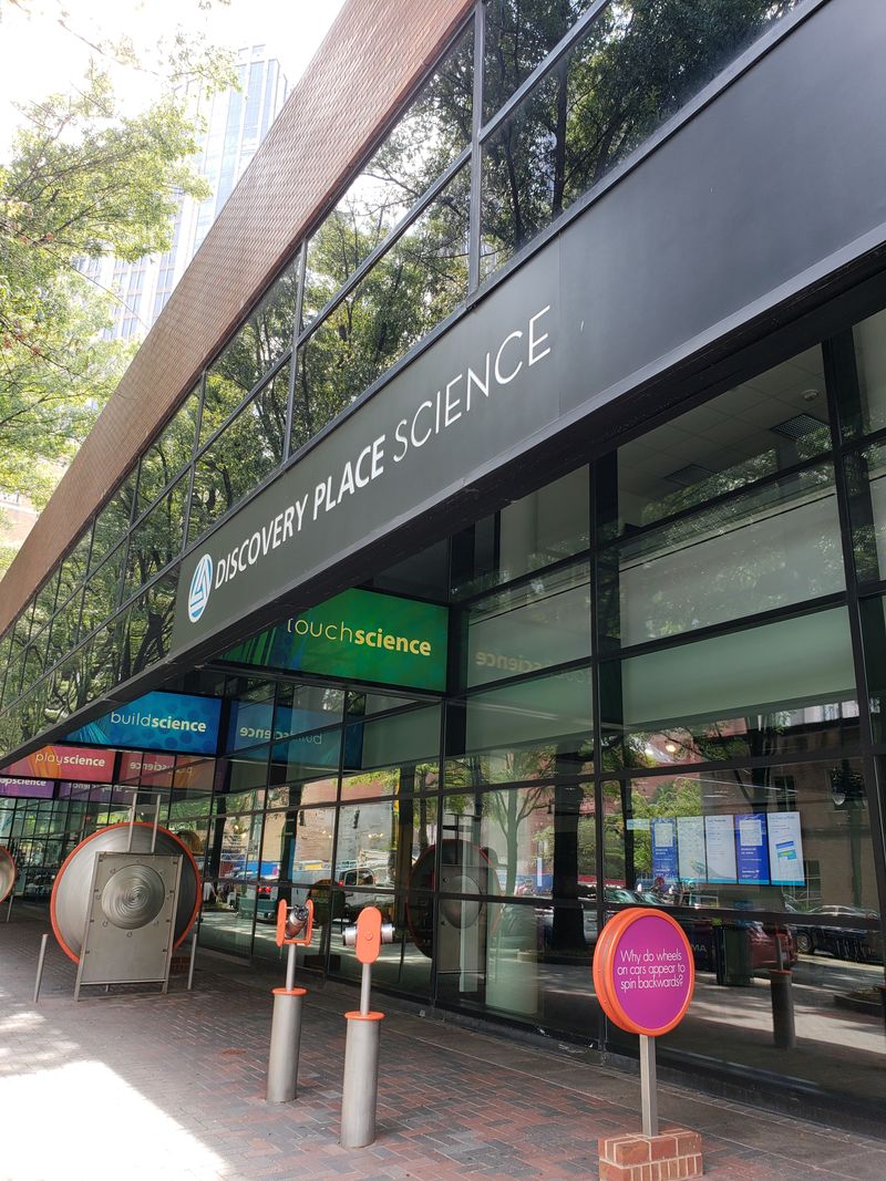 Lab Workshops Demonstrate Science Live