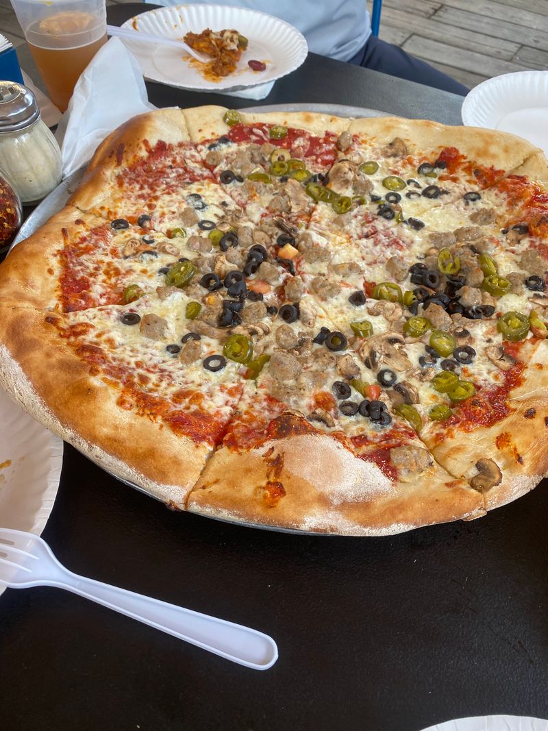 These 13 Beachside Georgia Burger Shacks Are Still Mostly Known To Locals - Decor Hint Huc-a-Poos