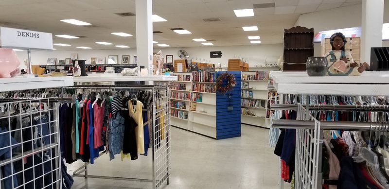 This California Thrift Store Will Make You Feel Like You Struck Gold - Decor Hint Over 30,000 Pieces Of Clothing On The Floor