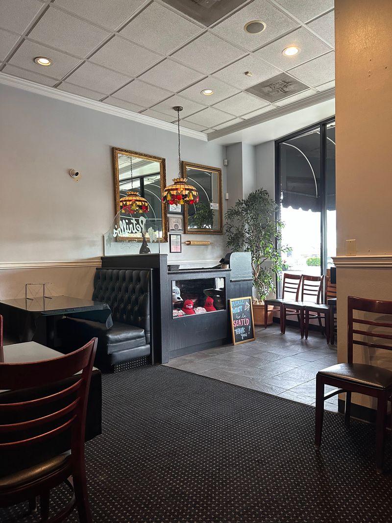 This California Pizza Parlor Serves Lasagna Worth Driving Miles For - Decor Hint Family-Friendly Atmosphere For All Ages