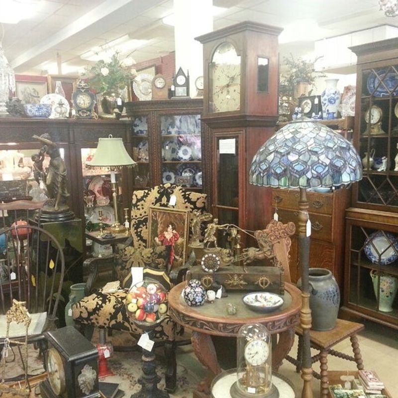 Tiffany-Style Lamps And Vintage Lighting