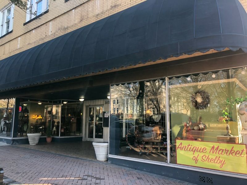 The Quiet City In North Carolina Where You Can Live On Nothing But Social Security - Decor Hint Uptown Shopping Without Chain Store Prices