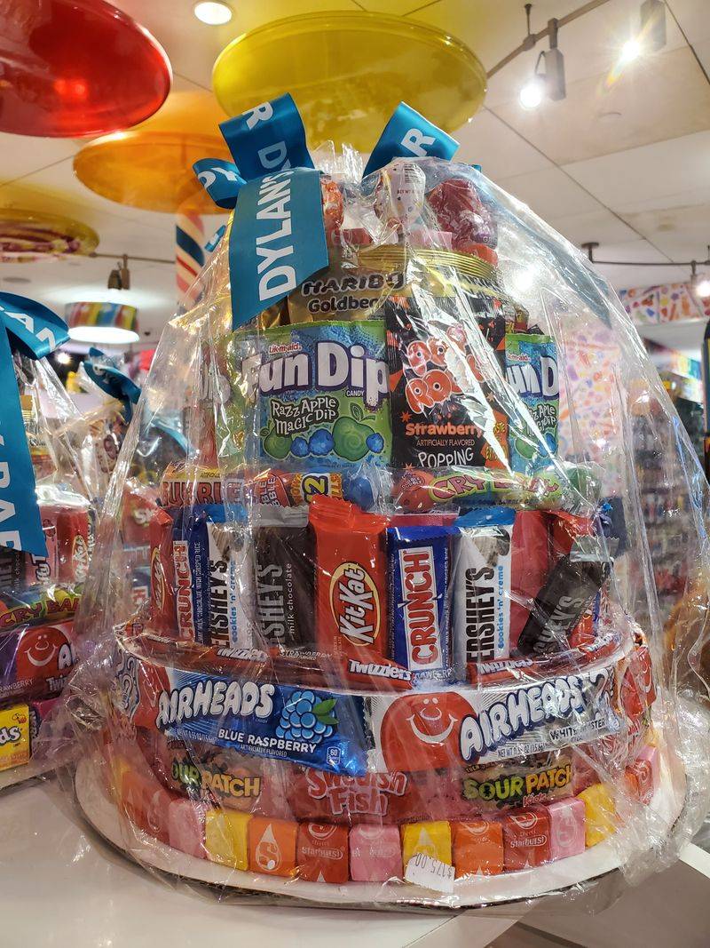 This Massive Rainbow Candy Store In California Feels Made For Valentine's Day - Decor Hint Fashion Meets Confection