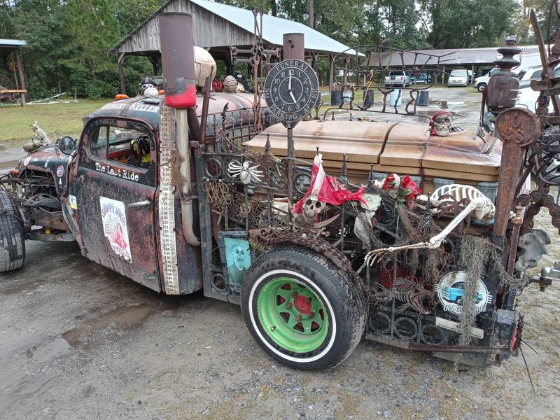 The Enormous Indoor Flea Market In Georgia That'll Make Your Treasure-Hunting Dreams Come True - Decor Hint Collectibles and Memorabilia