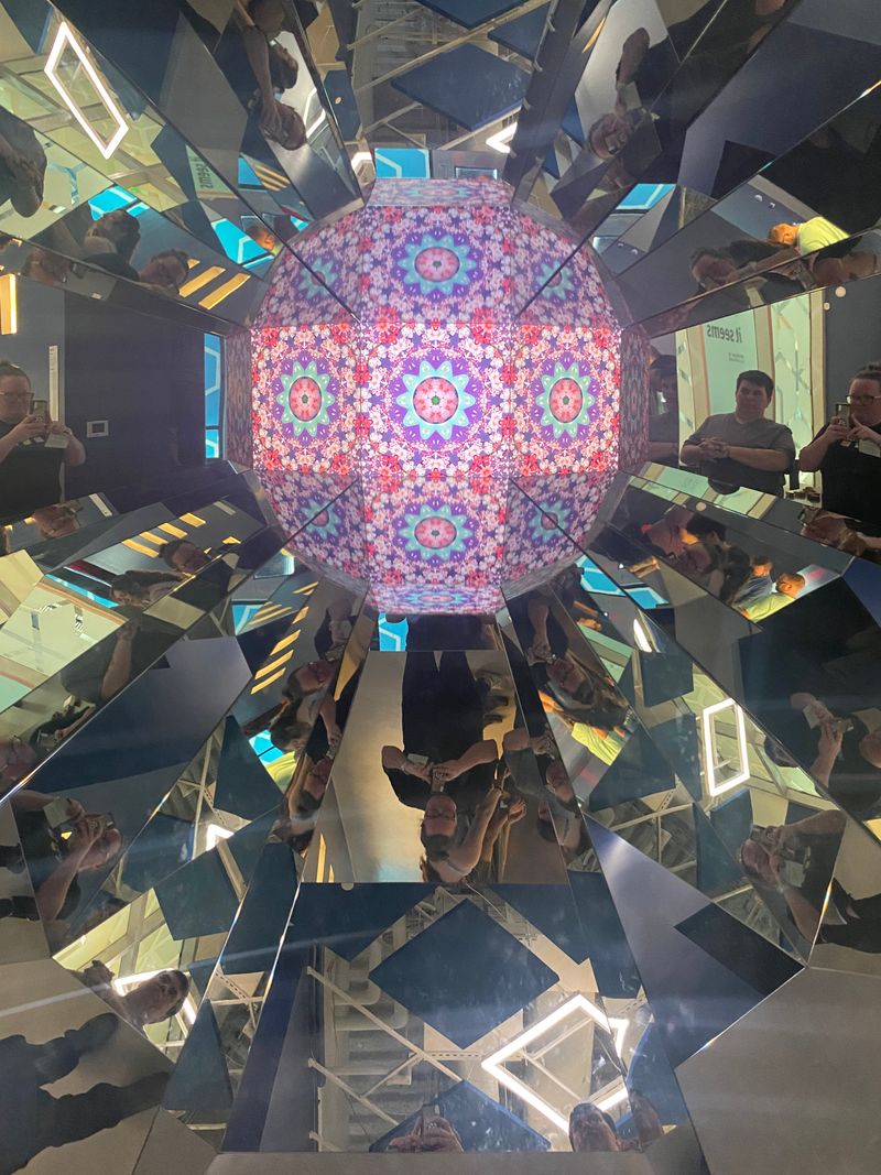 Step Into Illusion At This North Carolina Museum Where Reality Gets Twisted - Decor Hint Infinity Room Stretches Space Endlessly