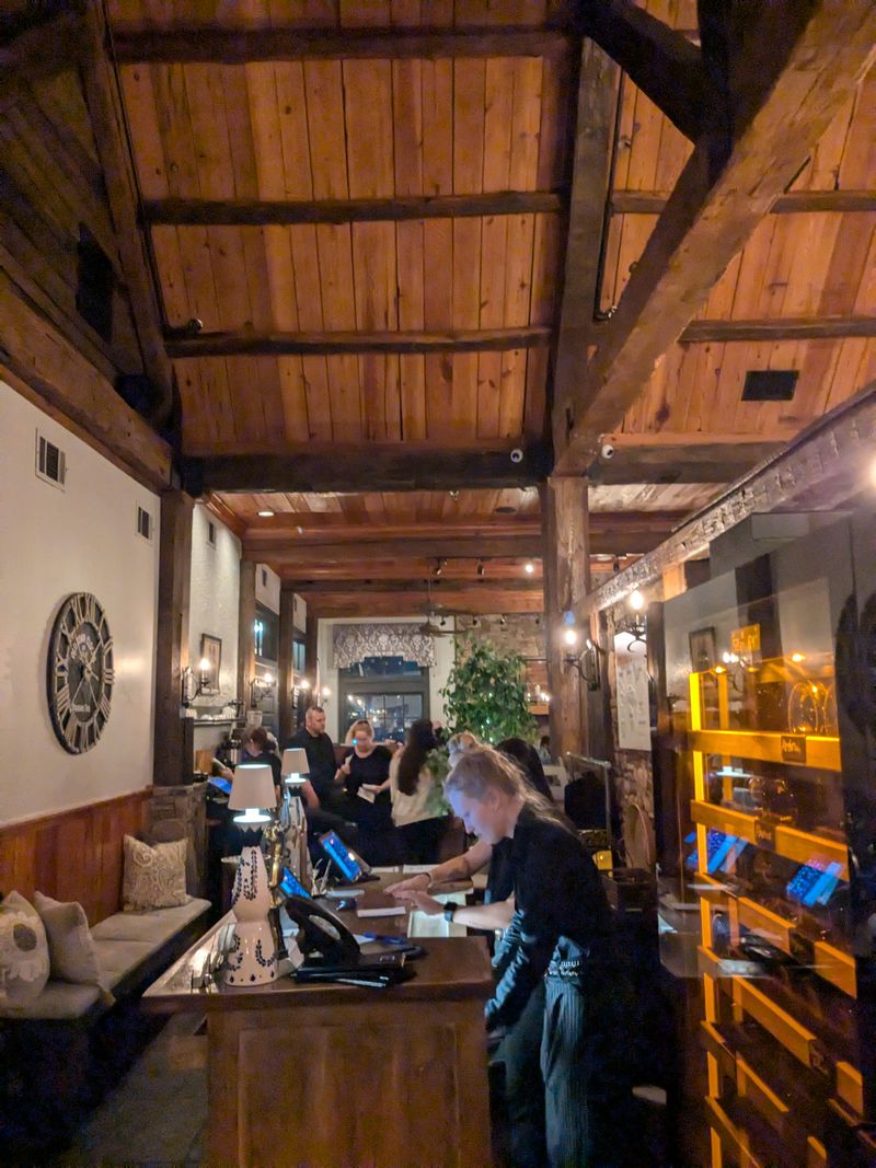 VtyAziIstPS7gJnL - Decor Hint