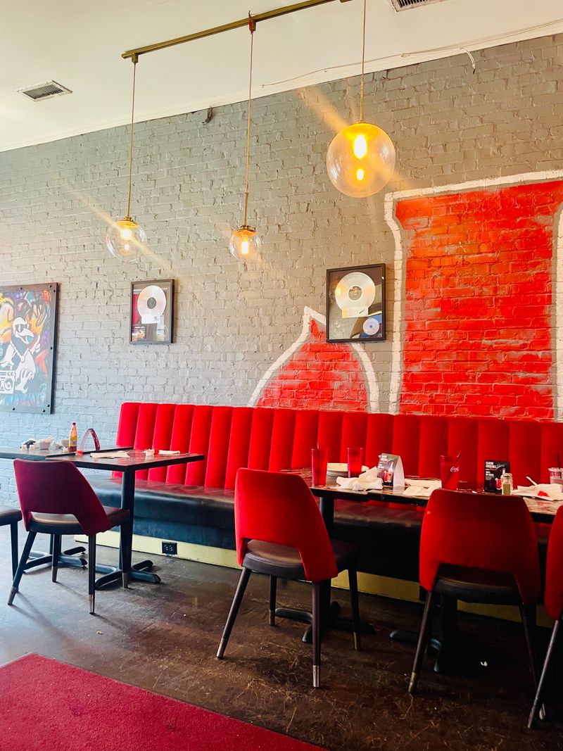 This Georgia Chicken & Waffles Spot Serves Fried Chicken Worth Obsessing Over - Decor Hint The Welcoming Family Atmosphere