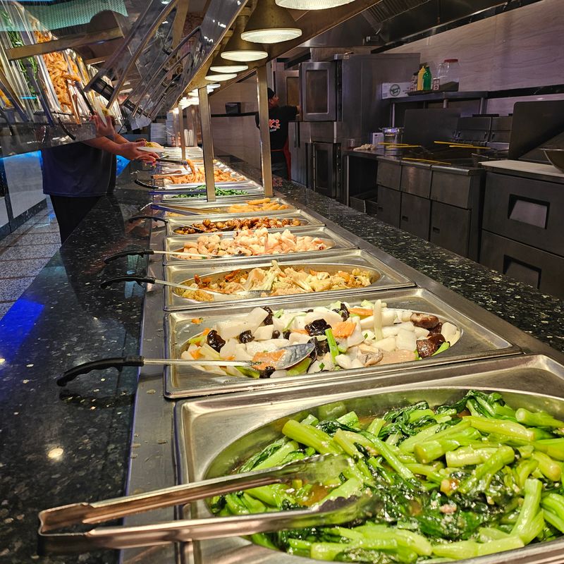 This California Buffet Is So Popular, People Are Planning Vacations Around It In 2026 - Decor Hint Reviews Praise Variety And Service